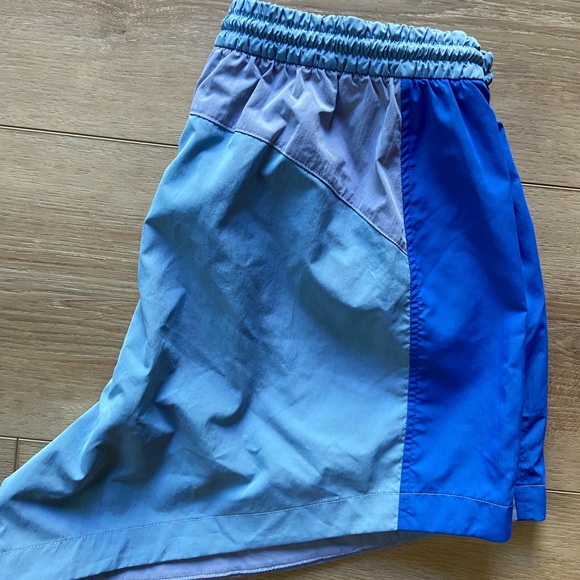 Lululemon Evergreen High Rise shorts - Picture 7 of 8